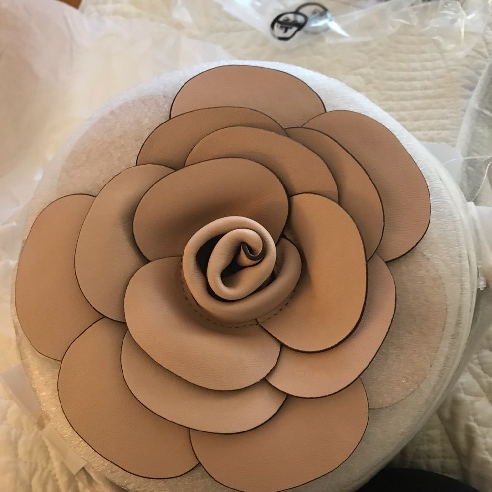 MK CANTEEN CROSSBODY NEW